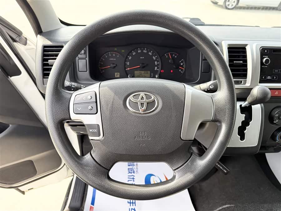 Toyota Hiace 2016 car image #11