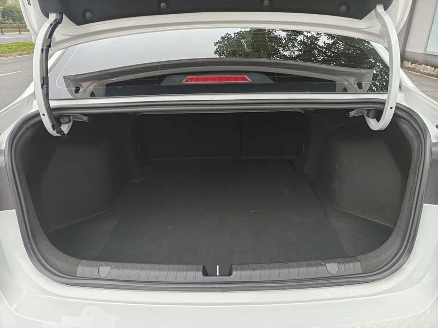 GEELY Emgrand 2023 car image #11
