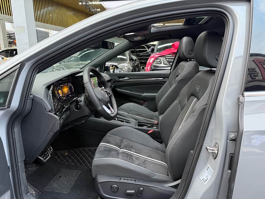 Volkswagen Golf 2022 car image #11