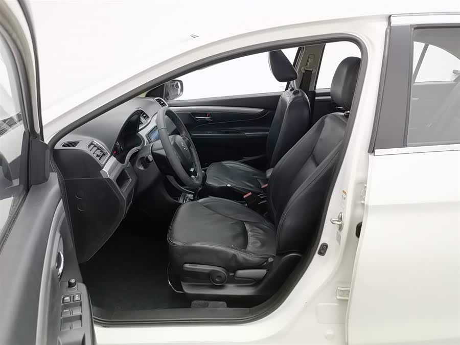 Suzuki Ciaz 2015 изображение автомобиля #11