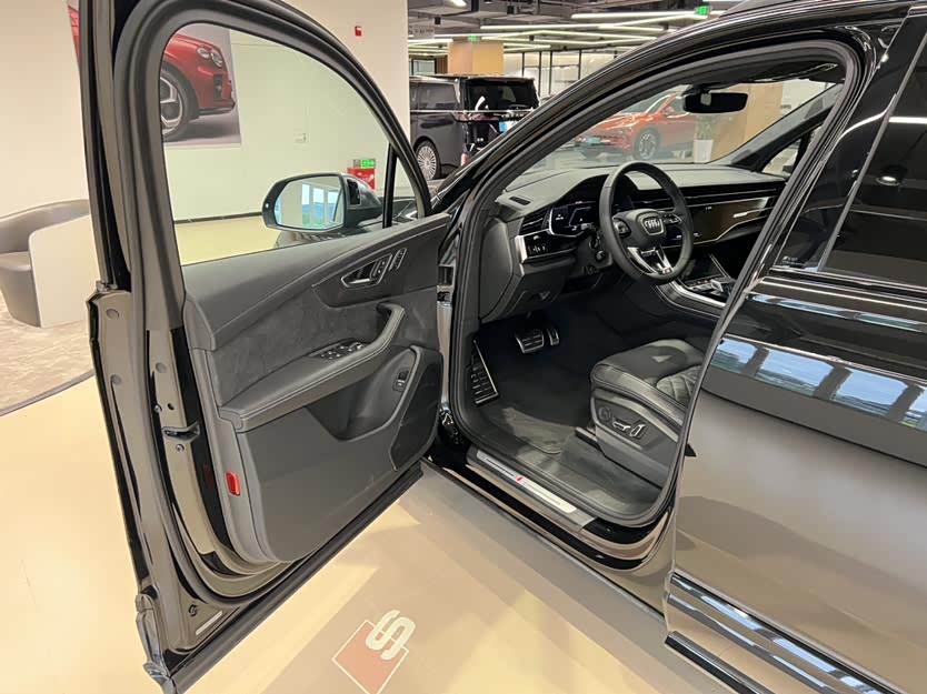 Audi SQ7 2025 #11 Audi SQ7 2025 car image #11