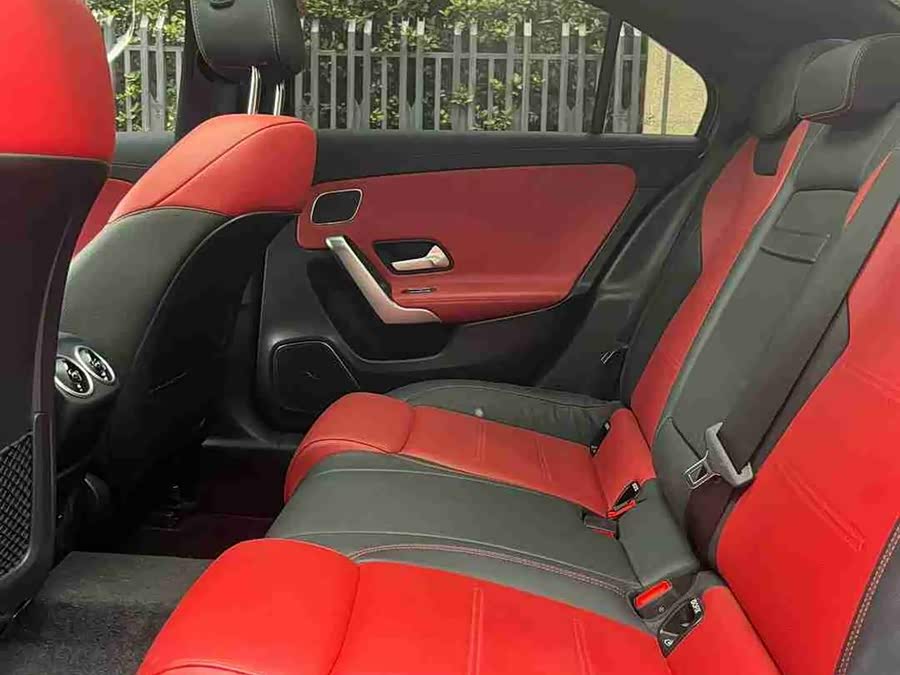 Mercedes-Benz A AMG 2023 image de voiture #11