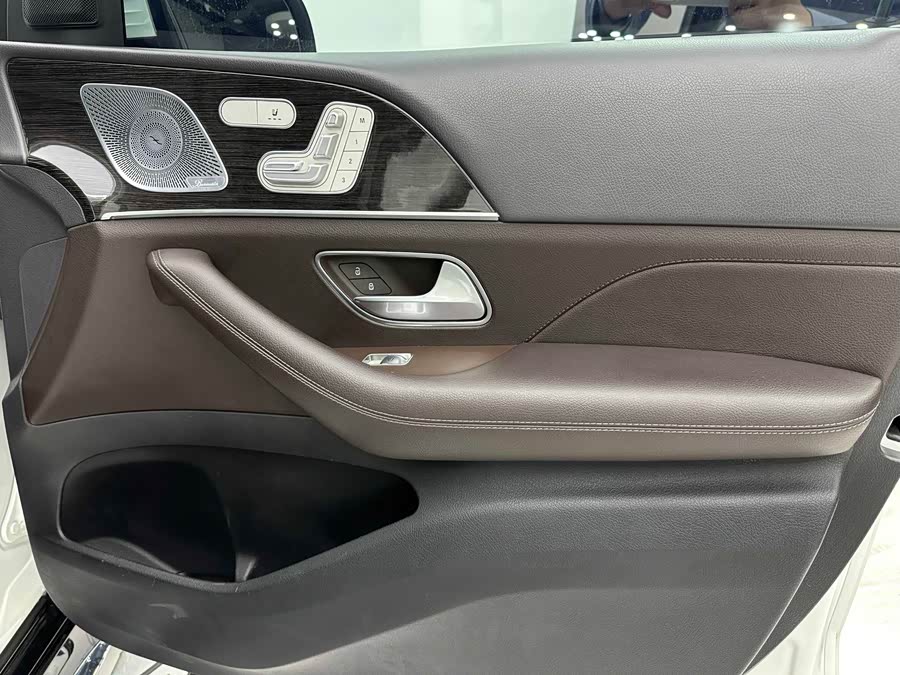 Mercedes-Benz GLS Class 2019 car image #11