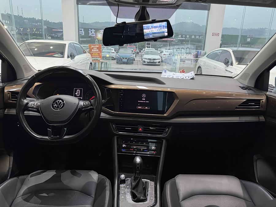 Volkswagen Tharu 2020 car image #11