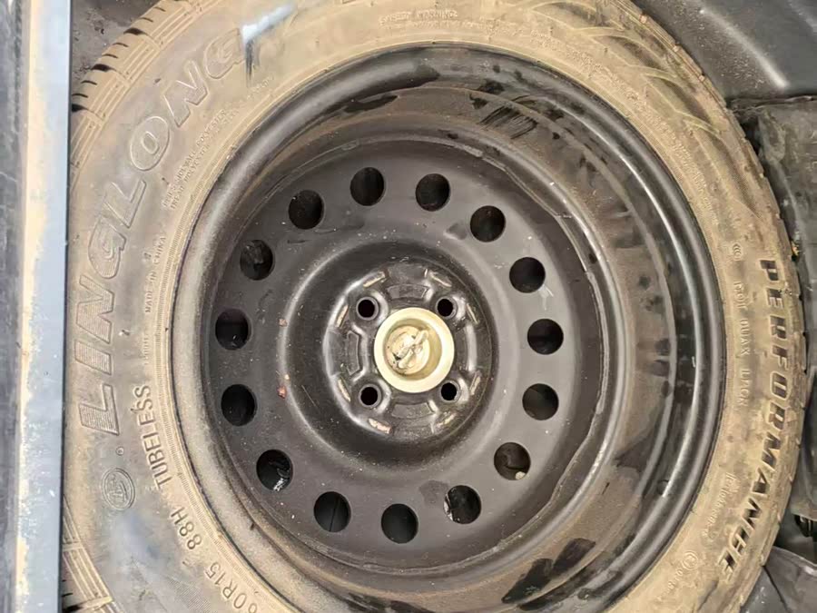 BYD L3 2012 immagine di auto #11