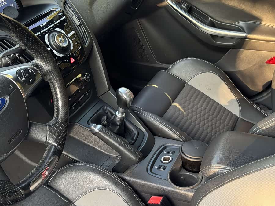 Ford Focus (Imported) 2015 صورة سيارة #11