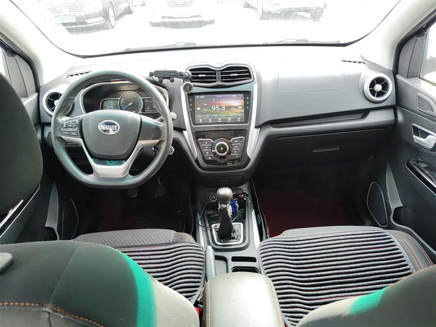 SWM X3 2019 صورة سيارة #11