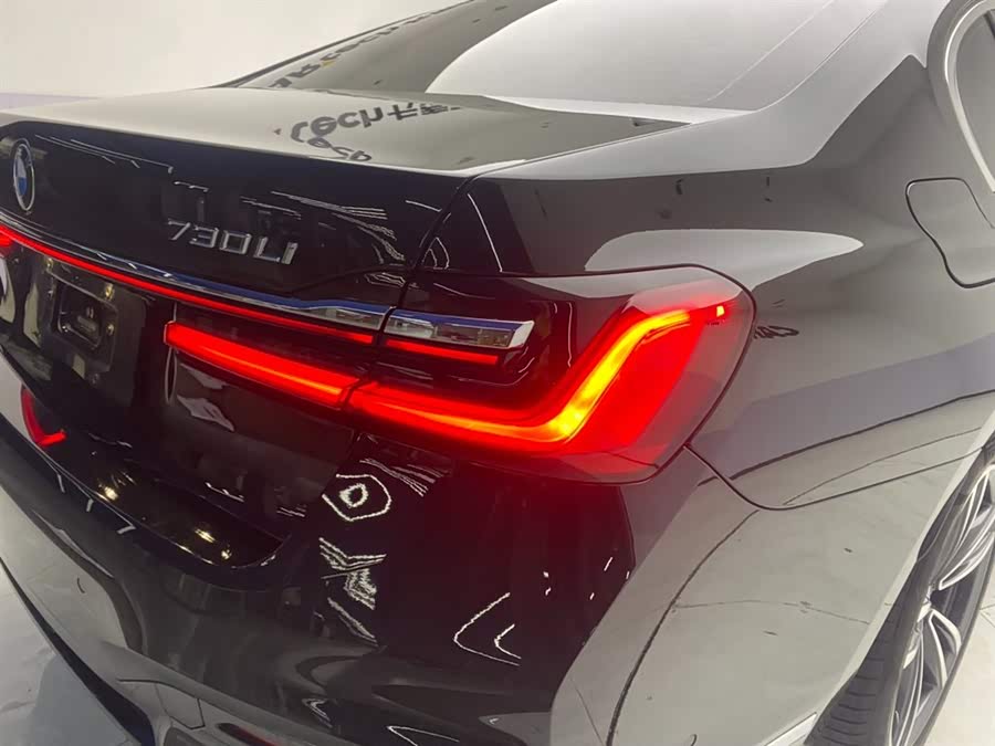 BMW 7 Series 2020 car image #11