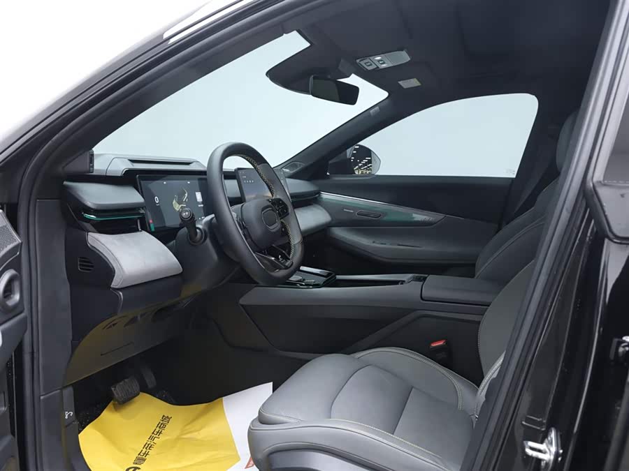 Lynk & Co 08 EM-P 2024 car image #11