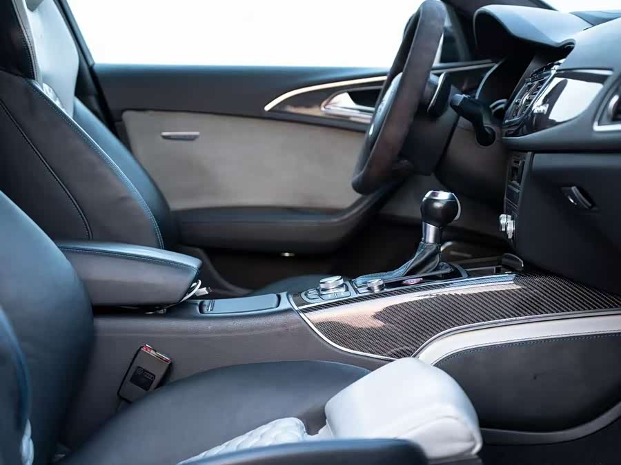 Audi RS 6 2021 immagine di auto #11