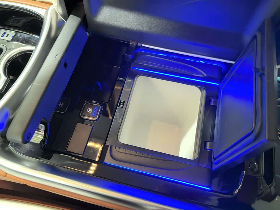 Mercedes-Benz V Class 2023 car image #11