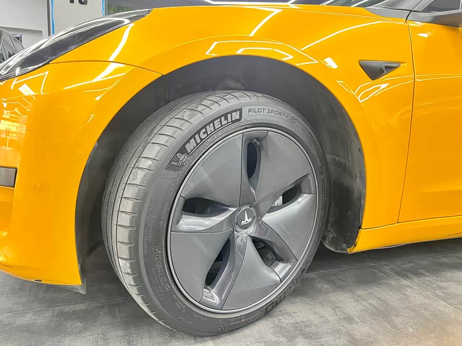 Tesla Model 3 2020 car image #11
