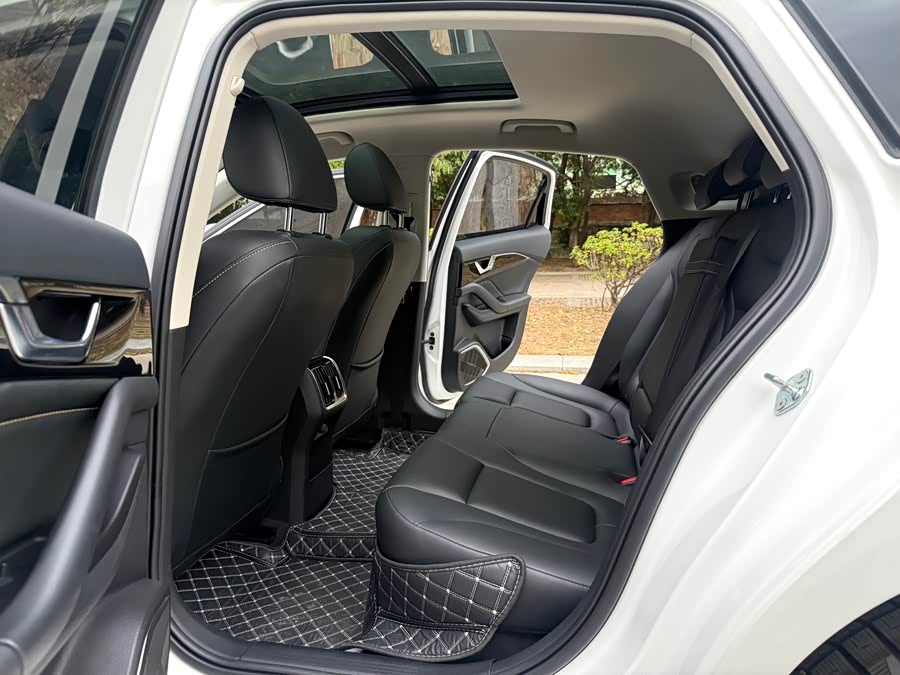 2023 car image #11