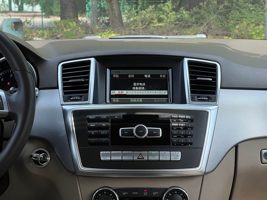 Mercedes-Benz M Class 2015 car image #11