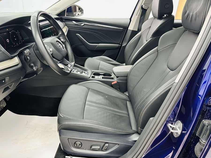Skoda Octavia 2021 car image #11