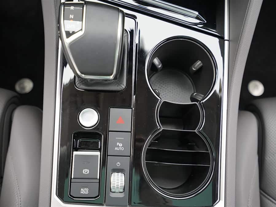 Volkswagen Touareg 2021 car image #11