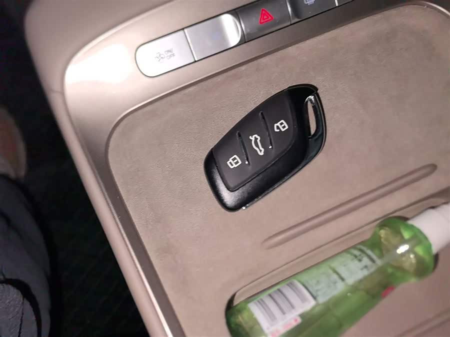 MG ES5 2025 immagine di auto #11