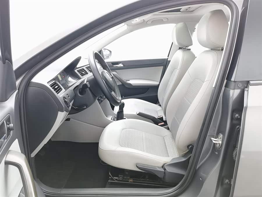 Skoda Rapid 2017 car image #11