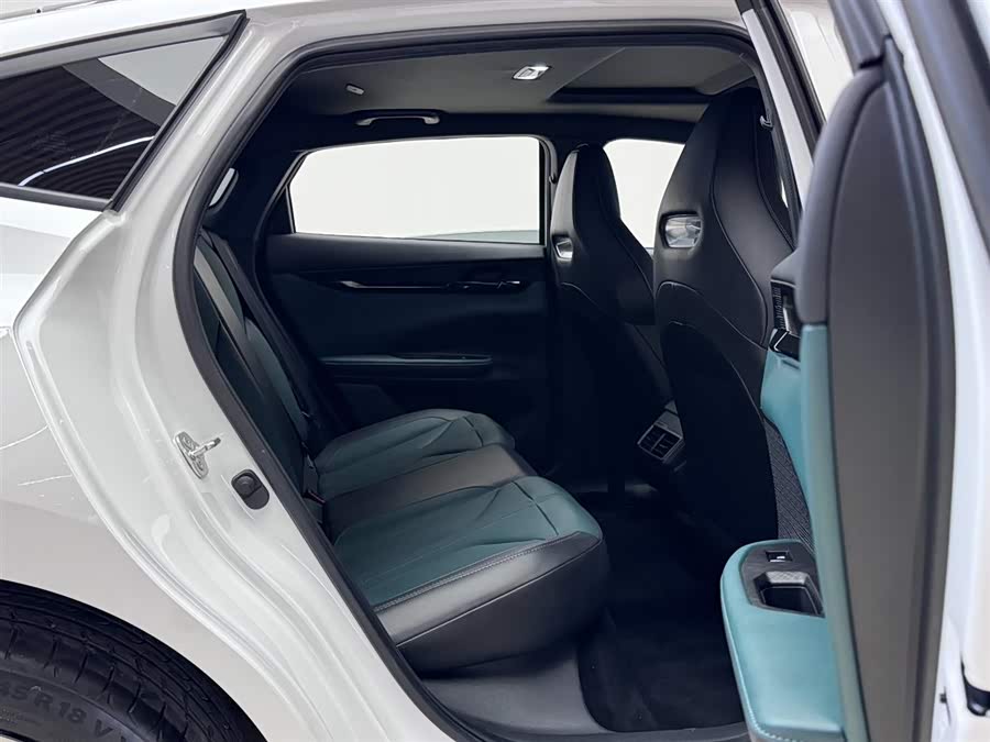 Changan UNI-V iDD 2024 car image #11