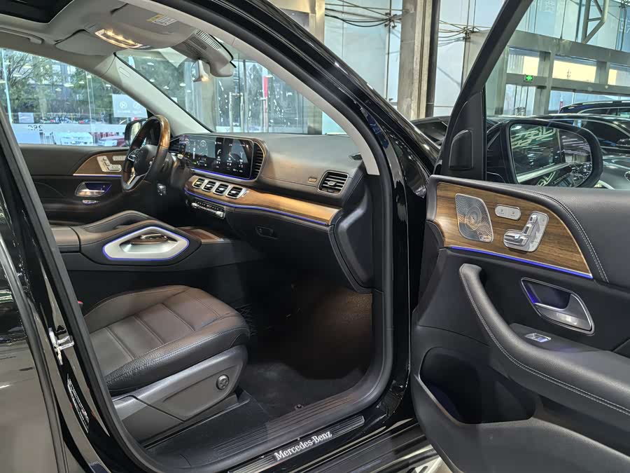 Mercedes-Benz GLS Class 2020 car image #11