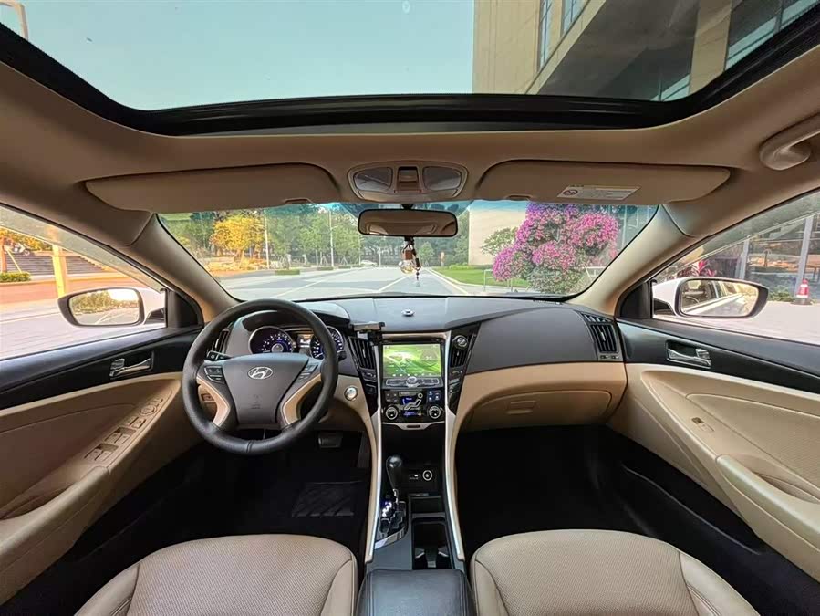 Hyundai Sonata 2014 car image #11