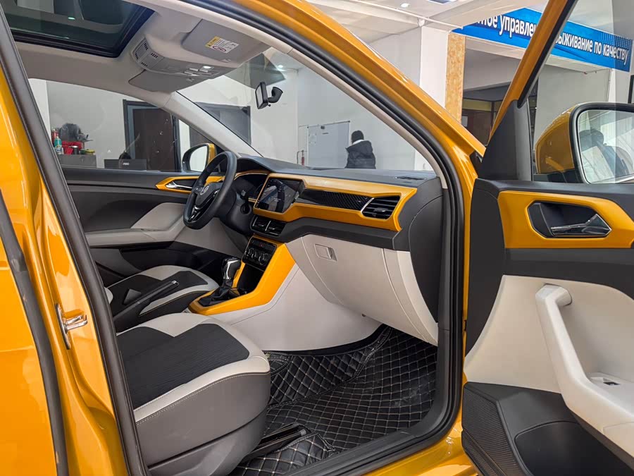 Volkswagen T-Cross 2021 #11 Volkswagen T-Cross 2021 car image #11