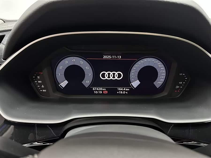 Audi Q3 2020 car image #11