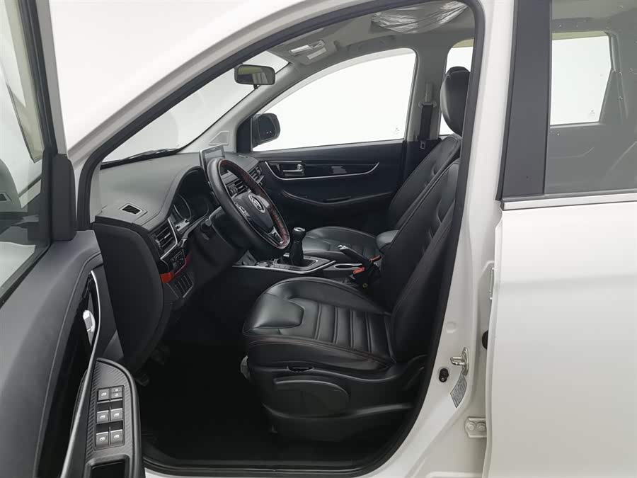 Forthing SX6 2019 car image #11