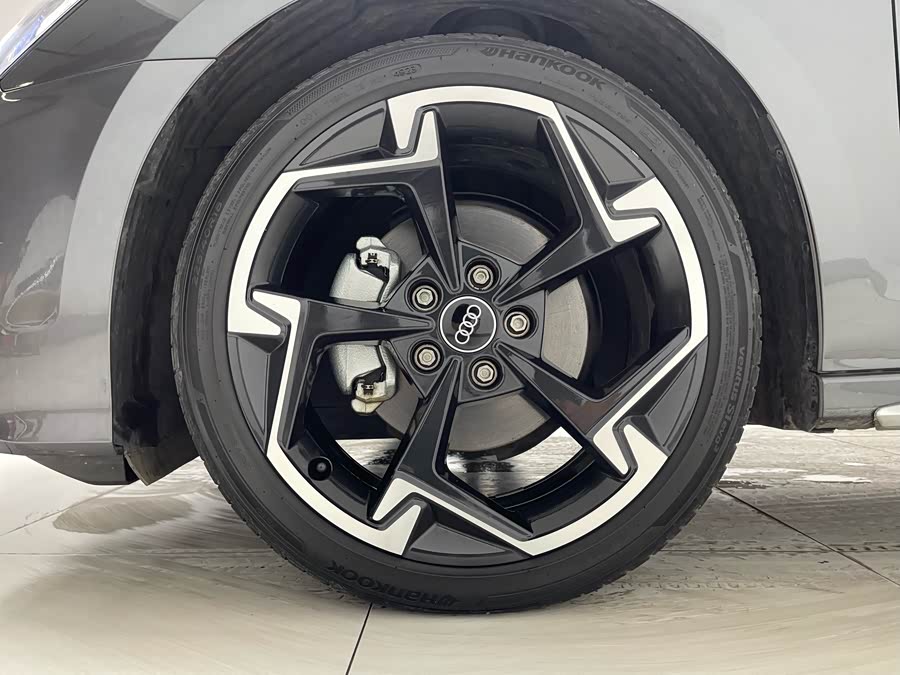 Audi A8 2021 imagen de coche #11