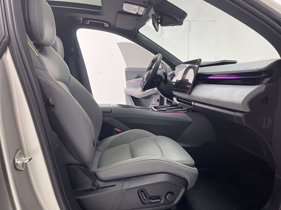 Lynk & Co 08 EM-P 2023 car image #11