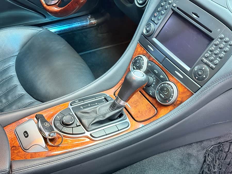 Mercedes-Benz SL Class 2011 car image #11