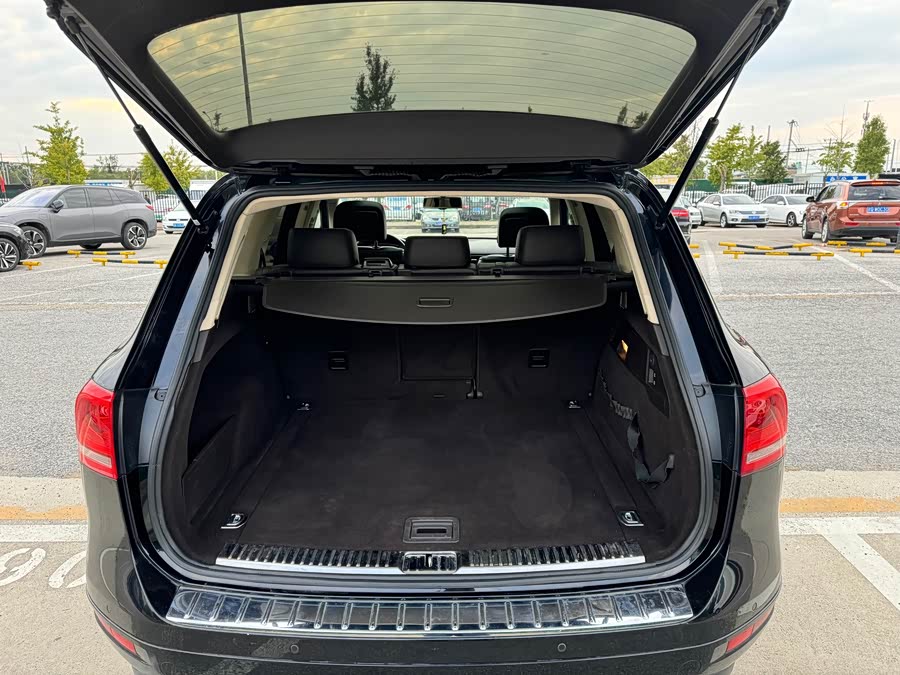 Volkswagen Touareg 2012 car image #11