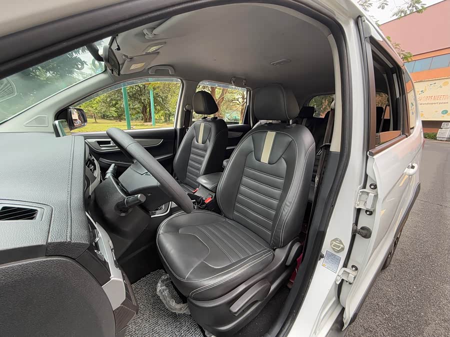 Forthing SX6 2022 car image #11