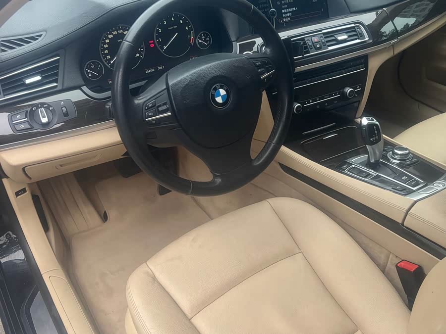 BMW 7 Series 2012 car image #11