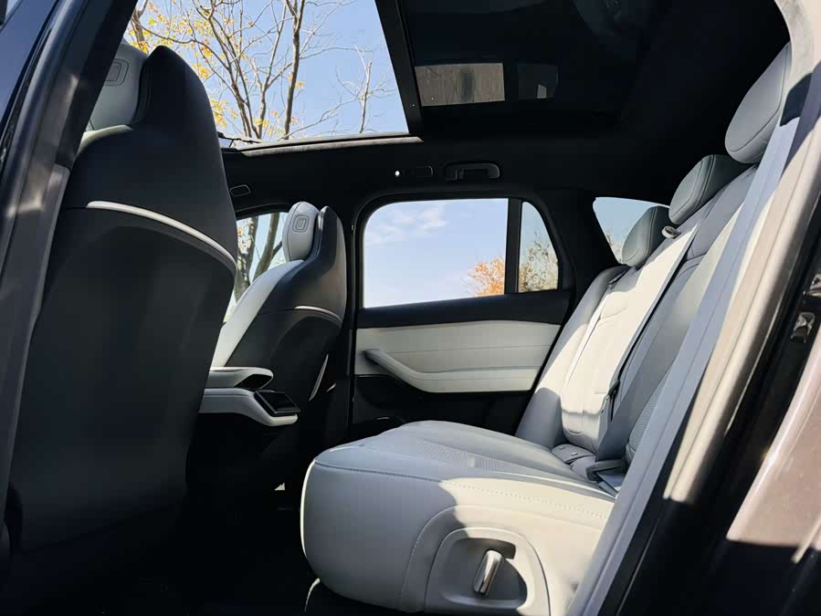 NIO ES6 2025 car image #11