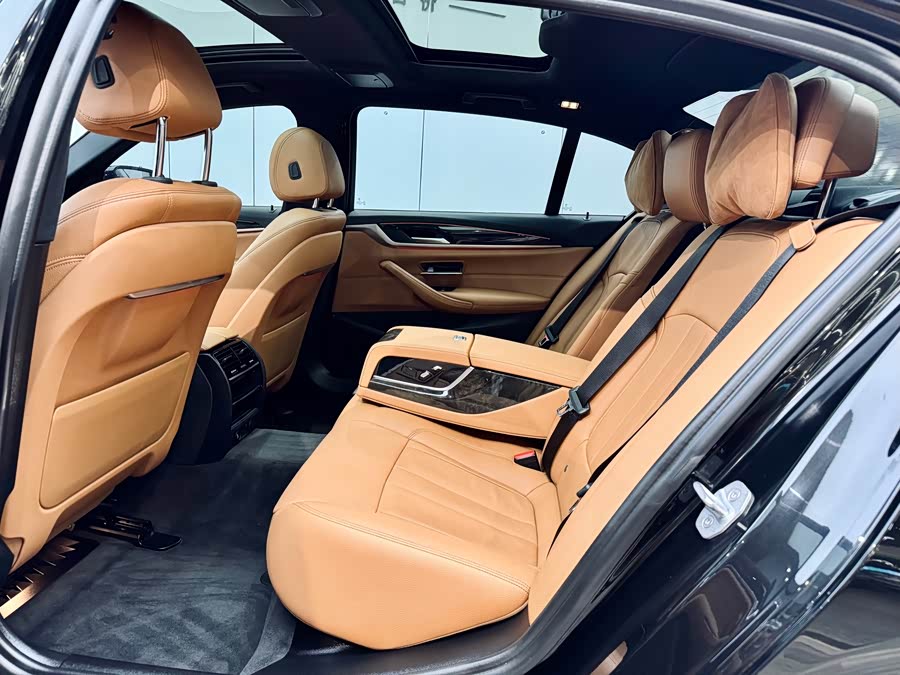 BMW 5 Series 2019 image de voiture #11