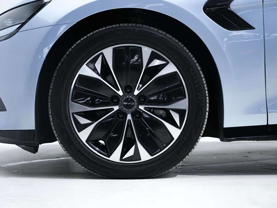 BYD Seal 2022 car image #11