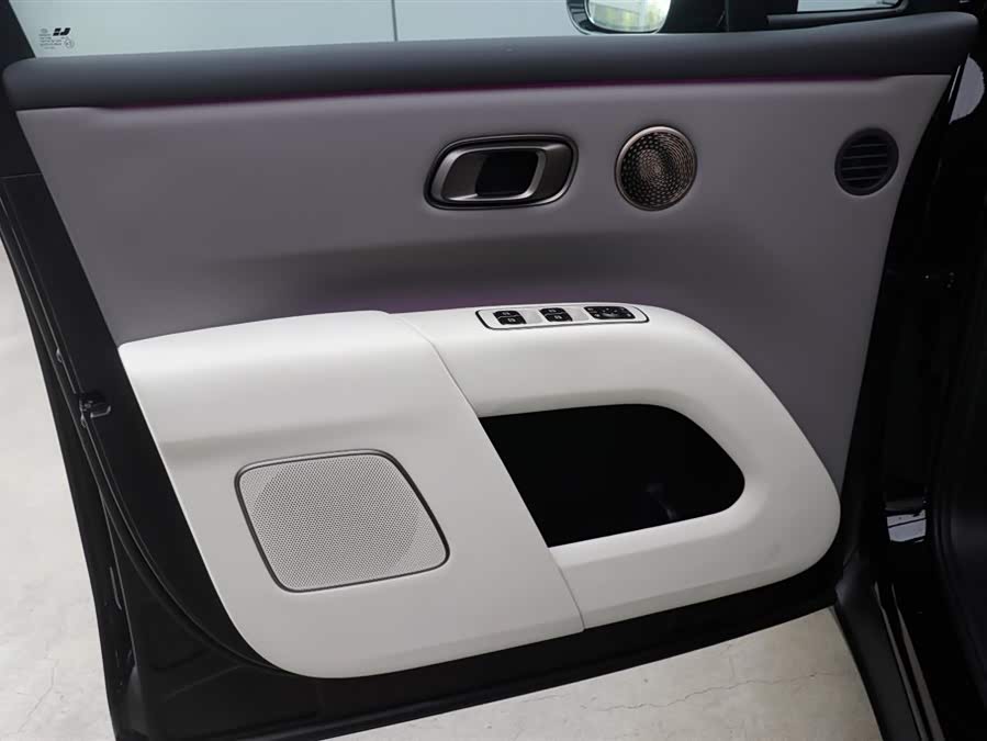 Li i8 2025 image de voiture #11