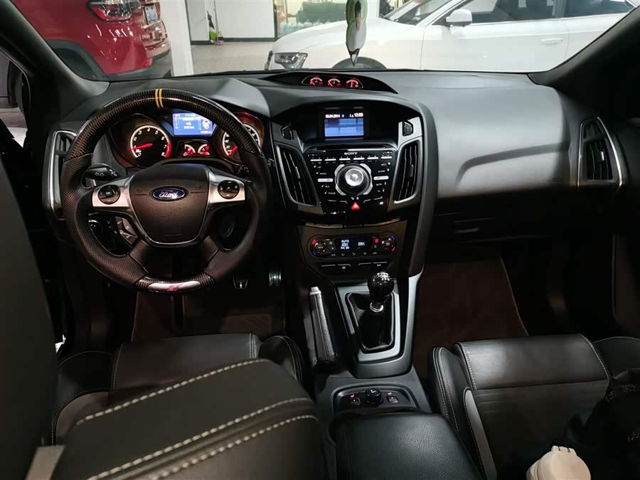 Ford Focus (Imported) 2015 #11 Ford Focus (Imported) 2015 car image #11