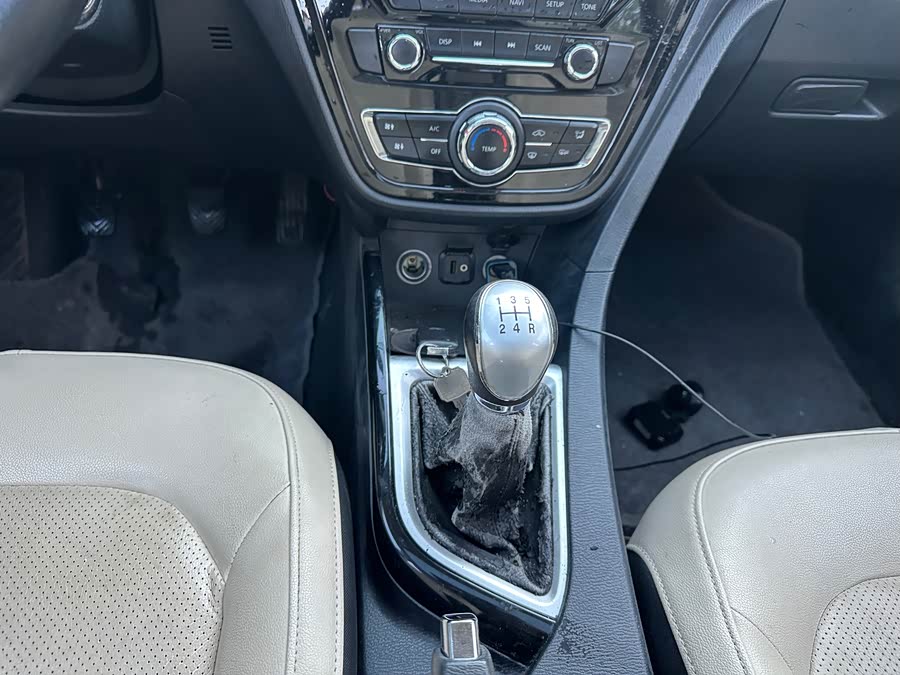 Changan Alsvin V7 2015 car image #11
