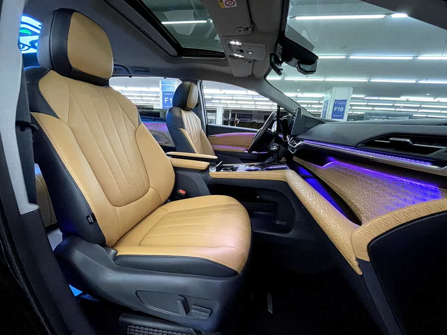 Toyota Granvia 2024 car image #11