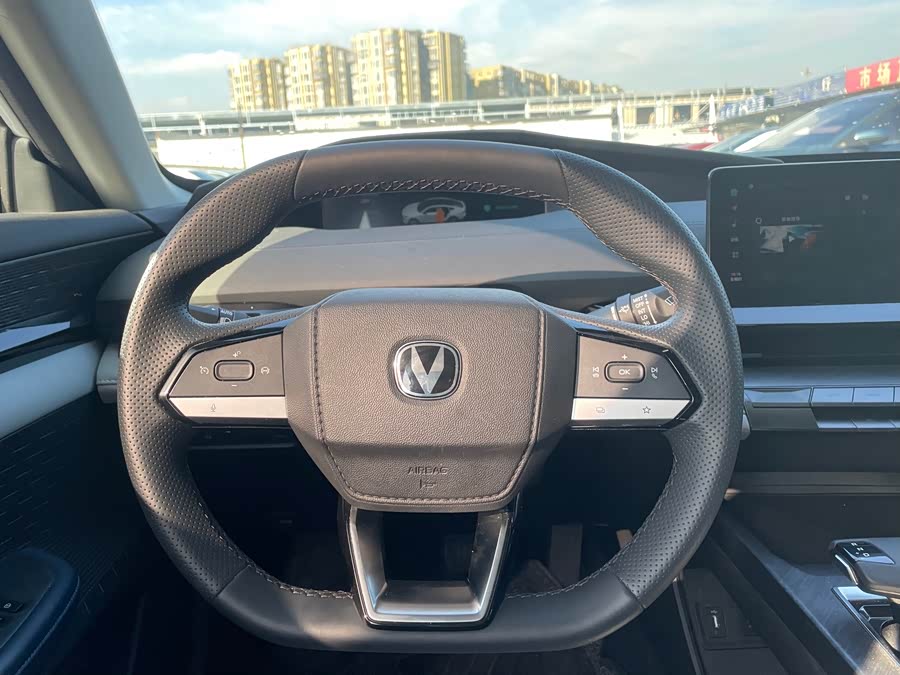 Changan UNI-V iDD 2023 car image #11