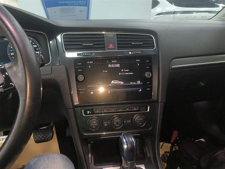 Volkswagen Golf New Energy (Imported) 2019 صورة سيارة #11