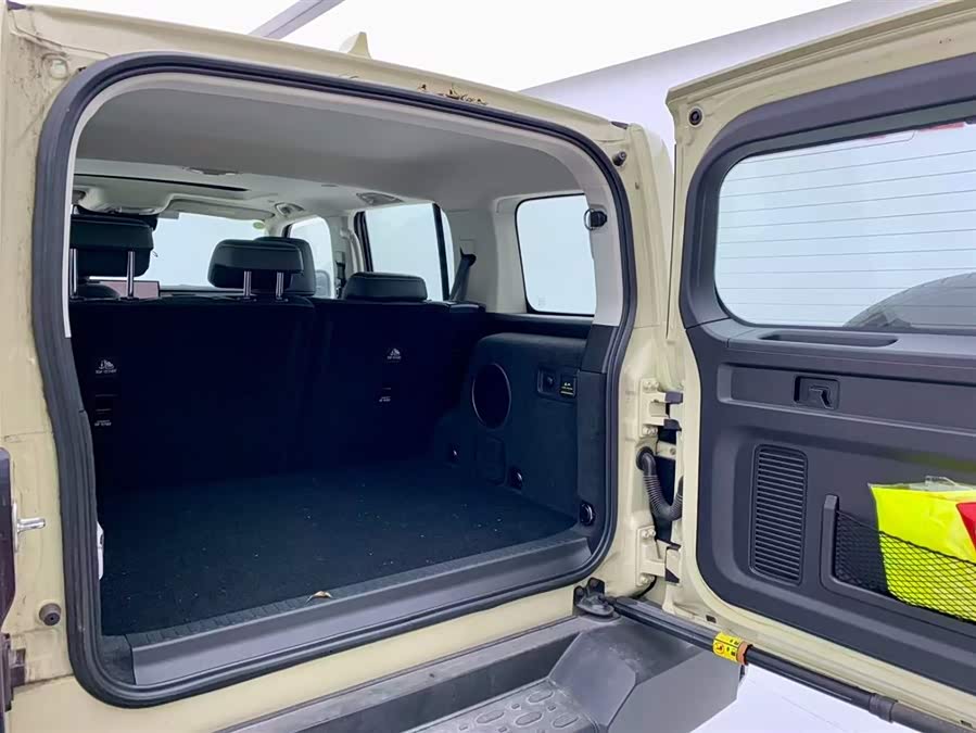 Tank 300 New Energy 2025 #11 Tank 300 New Energy 2025 car image #11