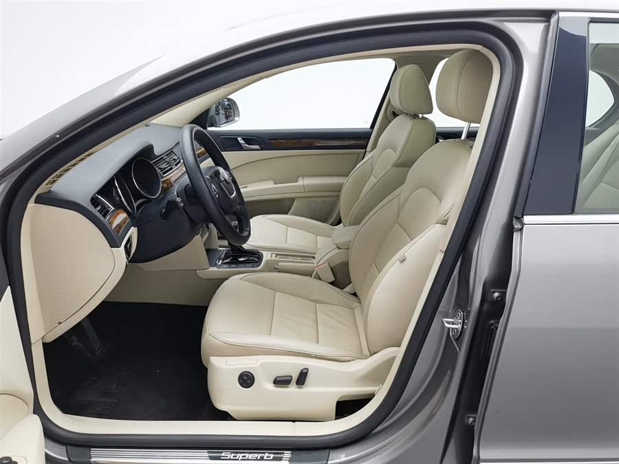 Skoda Superb 2012 immagine di auto #11