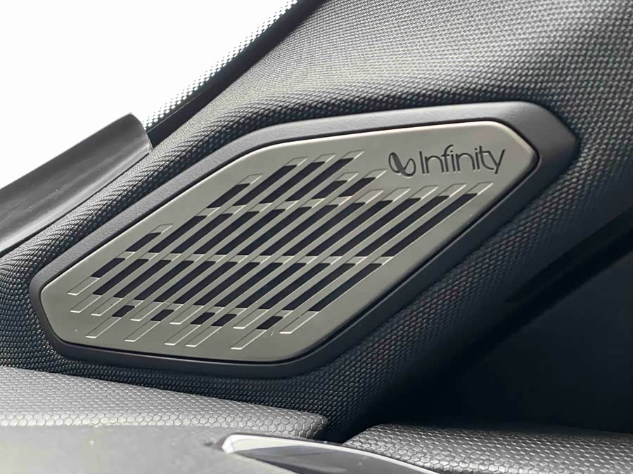 Lynk & Co 03 2022 car image #11