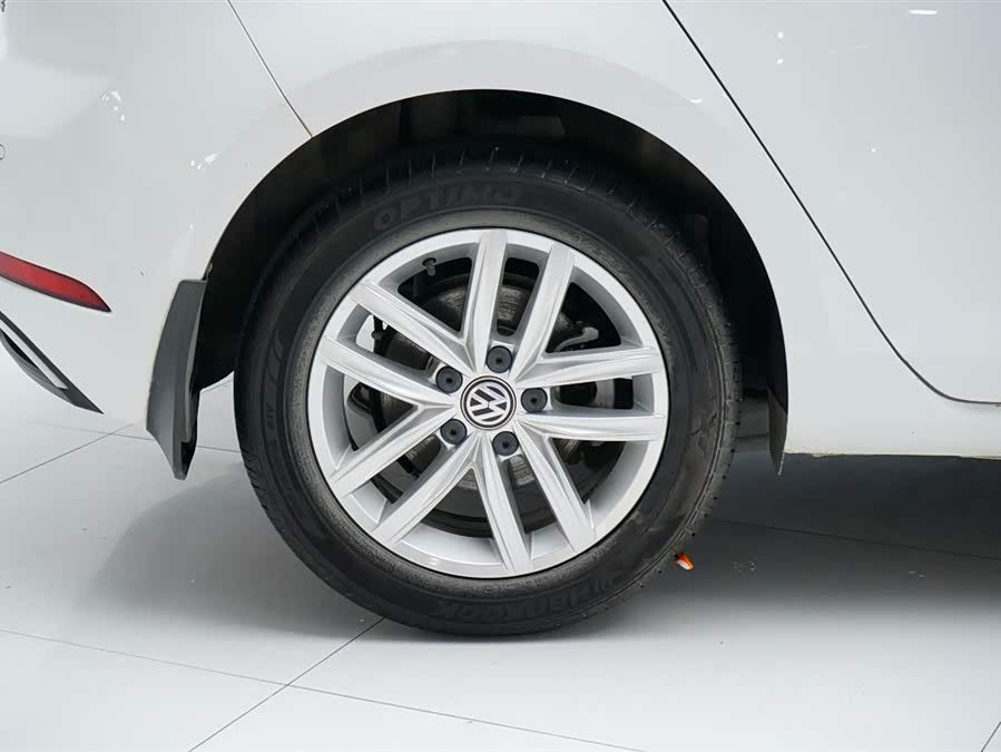 Volkswagen Golf 2018 car image #11