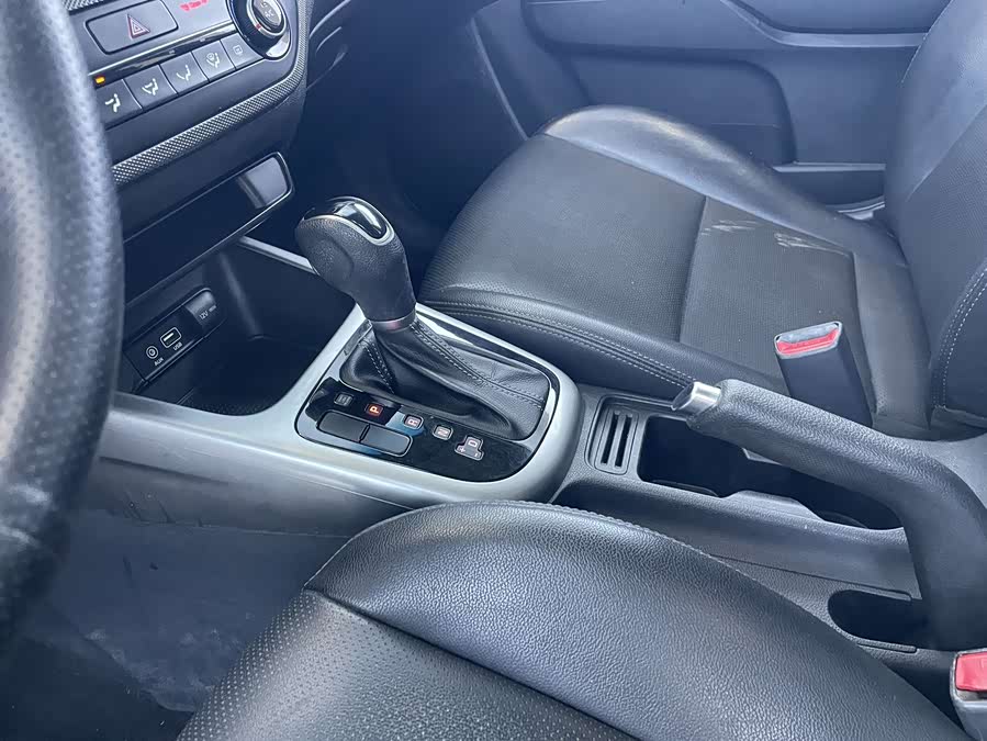 Kia Stonic 2018 image de voiture #11