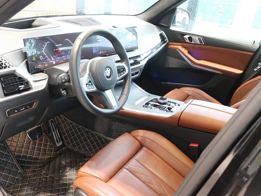 BMW X7 2025 car image #11