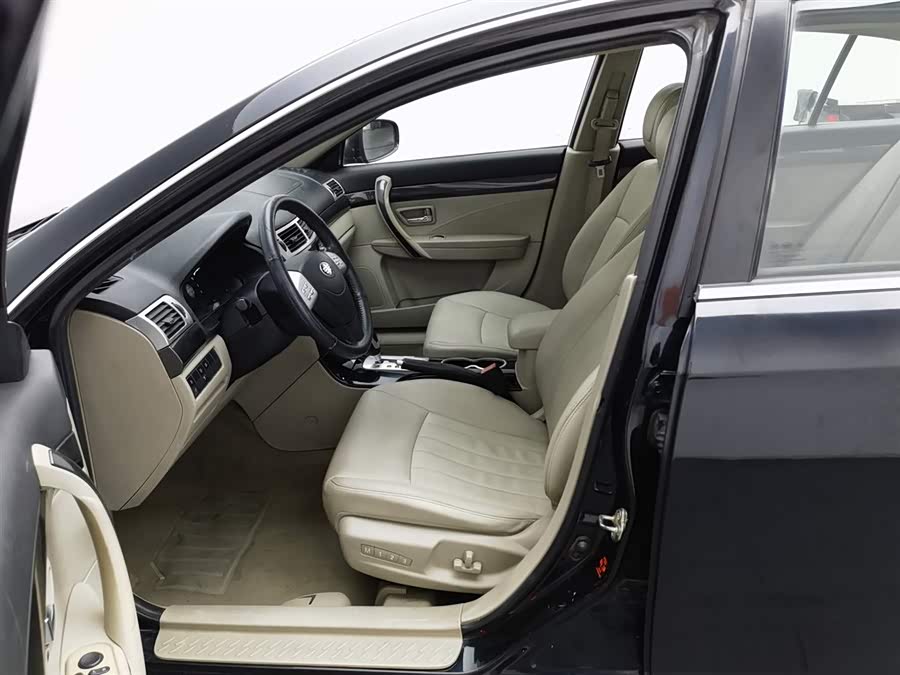 2012 car image #11
